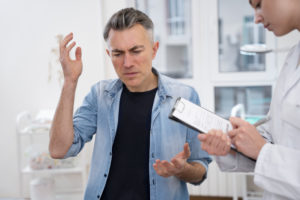 Ablehnung ist eine universelle Erfahrung, die uns alle betrifft, unabhängig von Alter, Geschlecht oder Lebenssituation. Ob es um einen Job geht, eine Liebesbeziehung oder eine soziale Gruppe – das Gefühl, nicht gewollt oder akzeptiert zu werden, kann tiefgehende emotionale Wunden hinterlassen. Doch was wäre, wenn wir diese Wunden nicht nur heilen, sondern als Ausgangspunkt für unser Wachstum nutzen könnten?