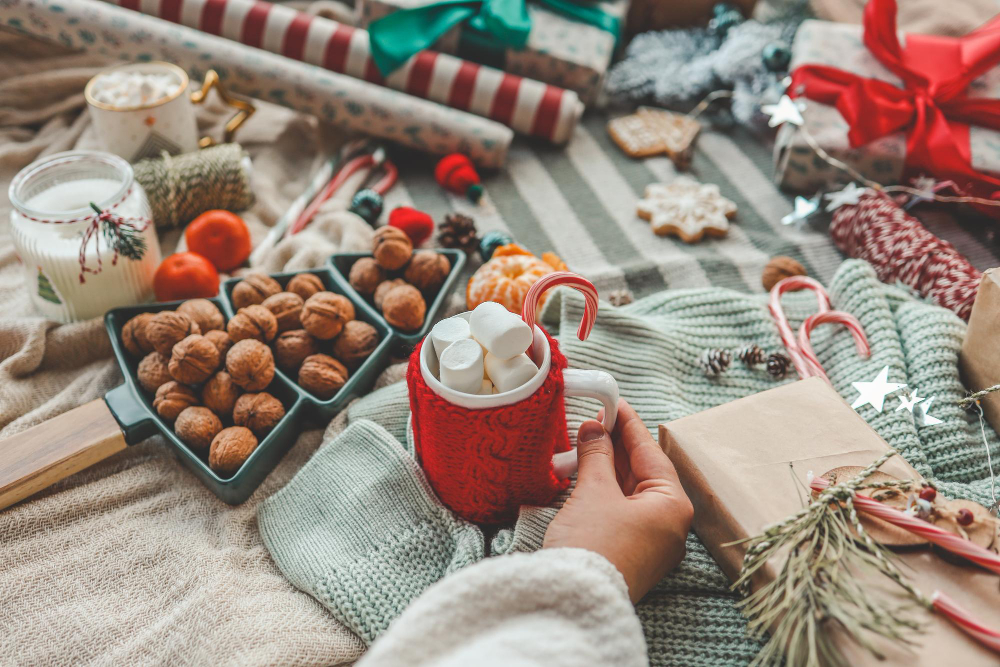 Ein Geschenk muss nicht perfekt sein, um wertvoll zu sein. Manchmal ist es gerade die Unvollkommenheit, die es besonders macht. Eine einfache, aber durchdachte Geste zeigt oft mehr Liebe und Zuneigung als ein übertriebenes Geschenk.